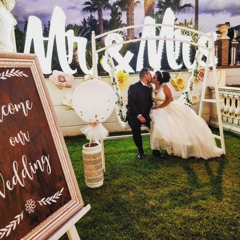 scritta luminosa mr e mrs