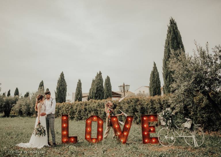 scritta love legno